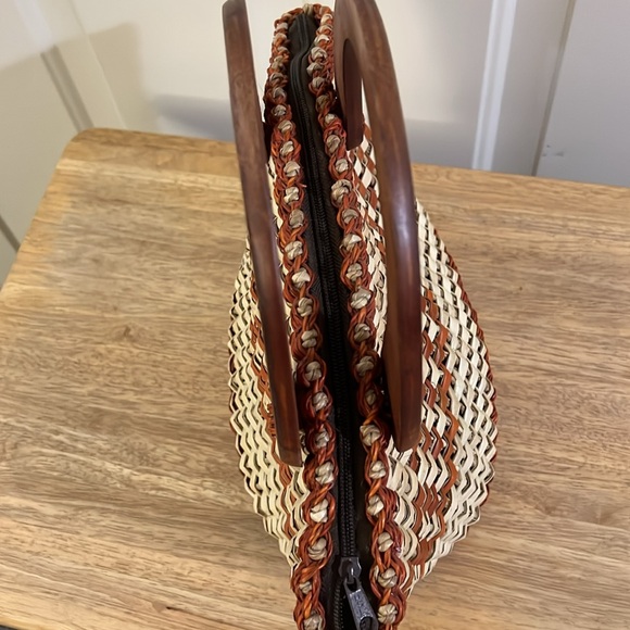 Women Straw Bag 
. - Picture 4 of 5